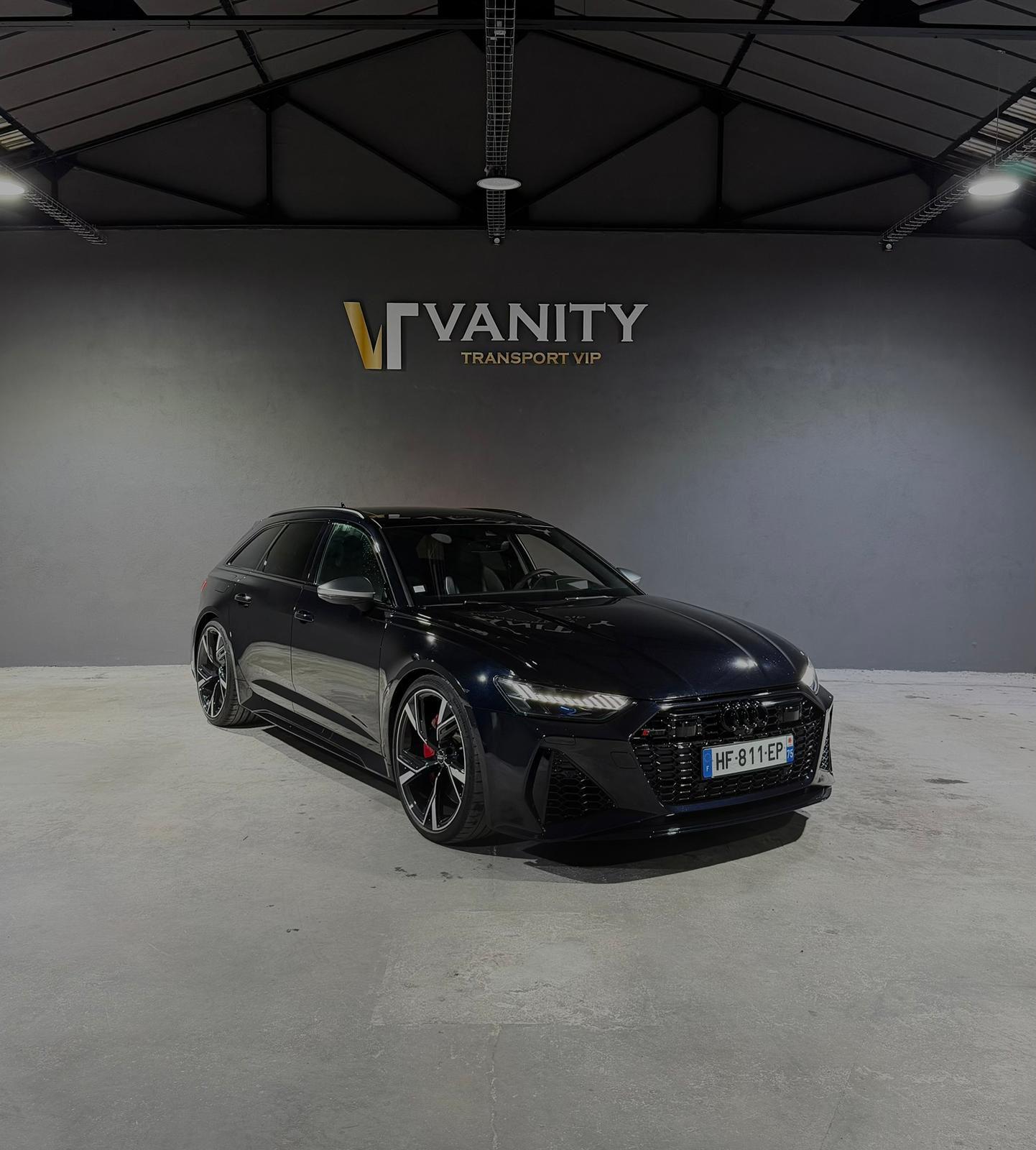 Audi RS6 Avant dans le showroom VANITY